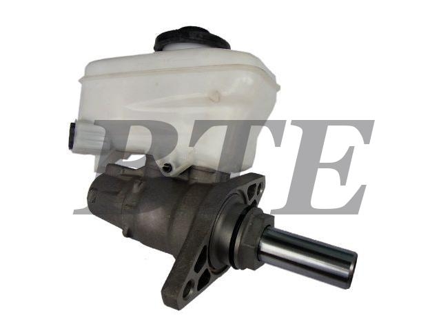 Brake Master Cylinder:47028-30030